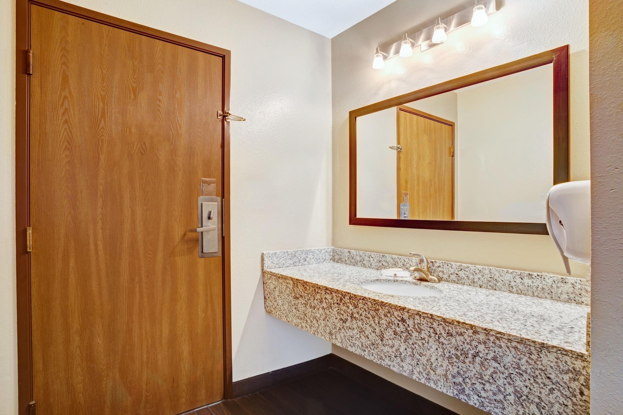Super 8 By Wyndham Louisville Airport Luaran gambar