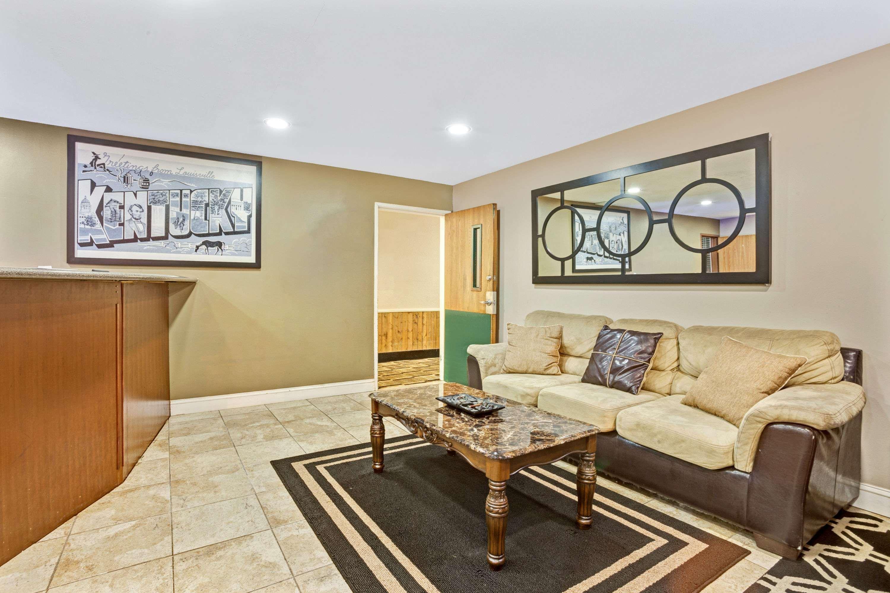Super 8 By Wyndham Louisville Airport Luaran gambar