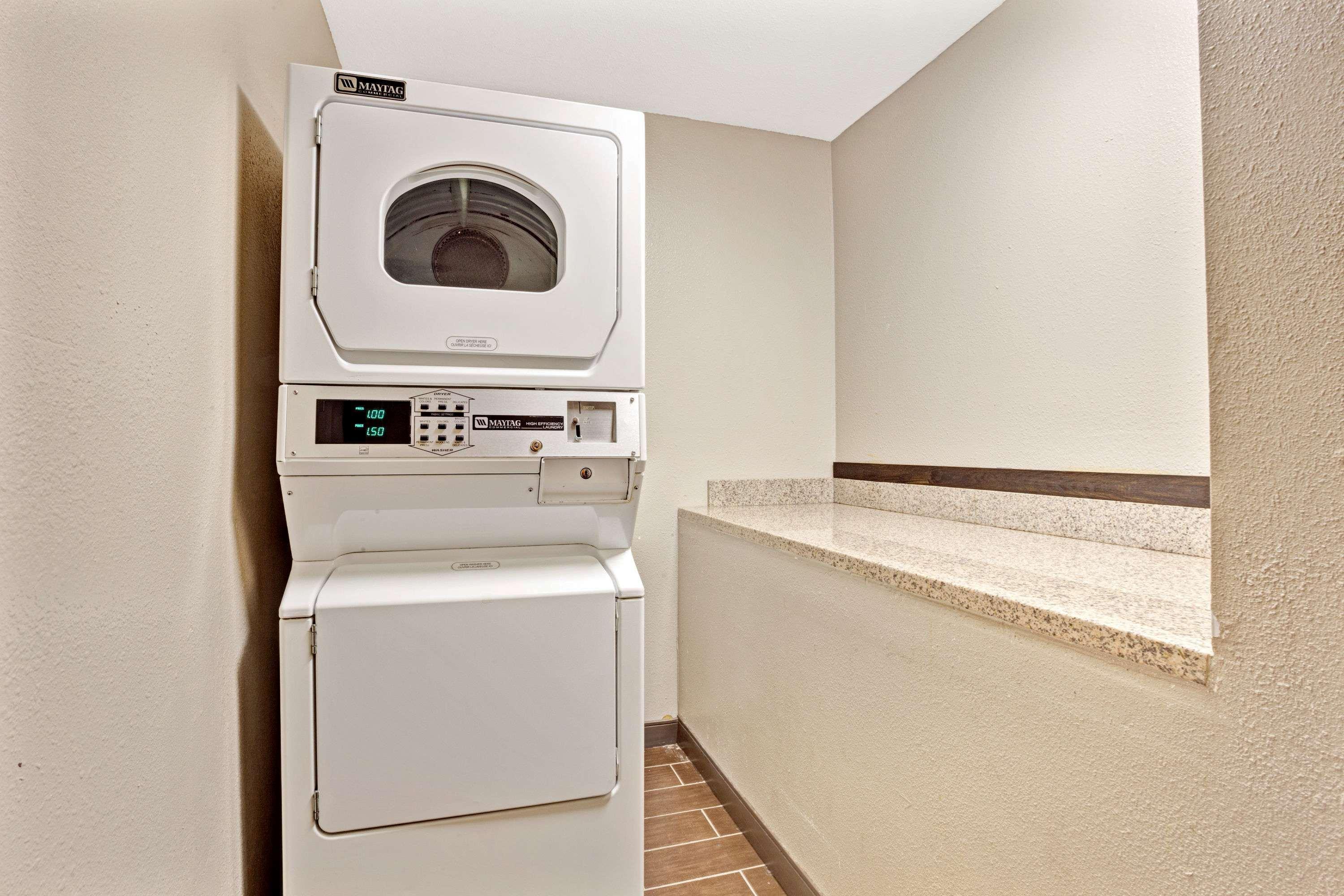 Super 8 By Wyndham Louisville Airport Luaran gambar