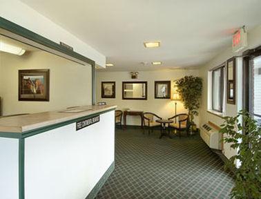 Super 8 By Wyndham Louisville Airport Dalaman gambar