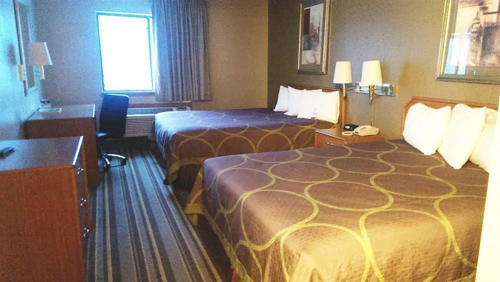 Super 8 By Wyndham Louisville Airport Luaran gambar